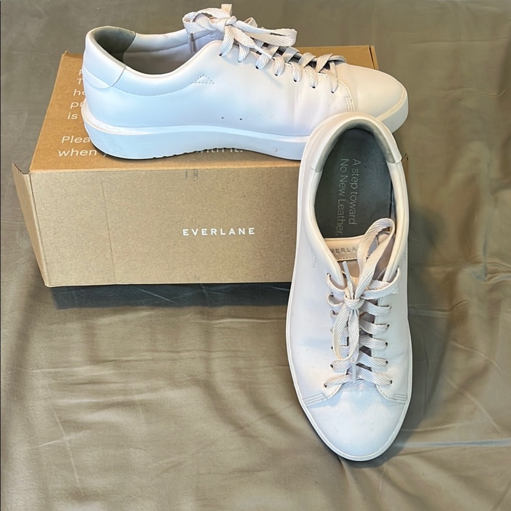 Like-New Everlane White “Lavender” Sneakers Sleek Design